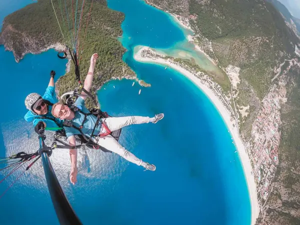 Paragliding over the Ölüdeniz lagoon on the Turkish coast
